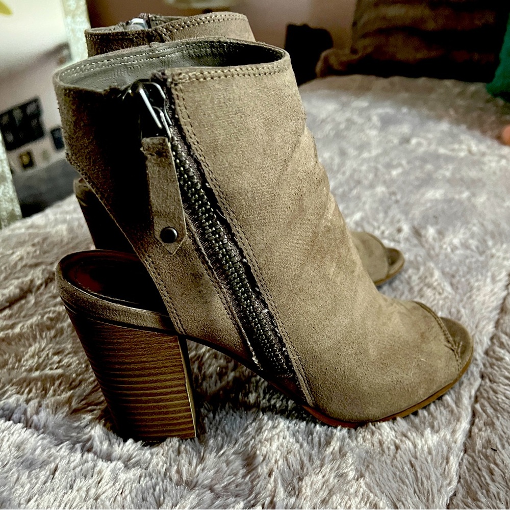 Madden Girl Tan Open Toe / Open Heel Booties